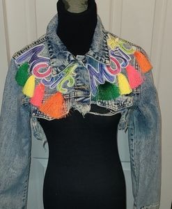 Fashionable crop jean jacket.